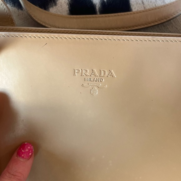 Prada Milano Cream colored Patent Shoulder Bag beautiful, classy and elegant - Picture 8 of 16